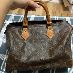 Louis Vuitton speedy